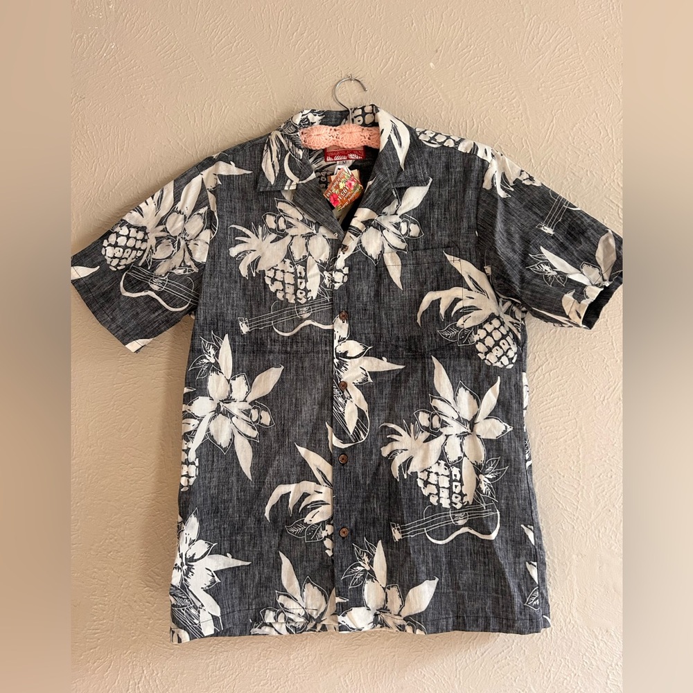 RJC Hawaiian shirt neutral gray and white Size Medium